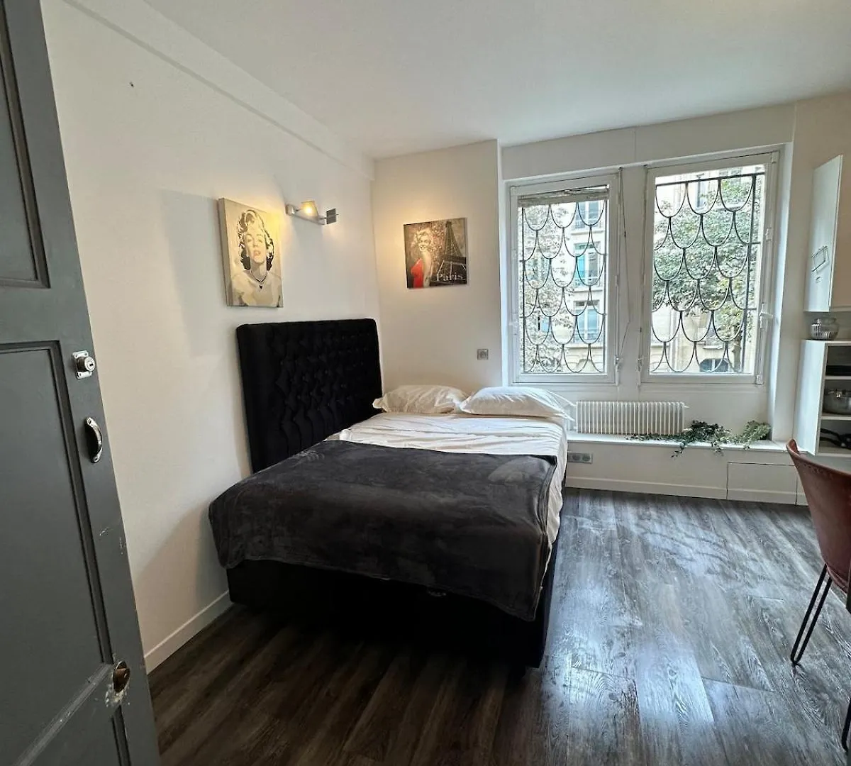 Apartment Beautiful Studio Paris Eiffel Tower France