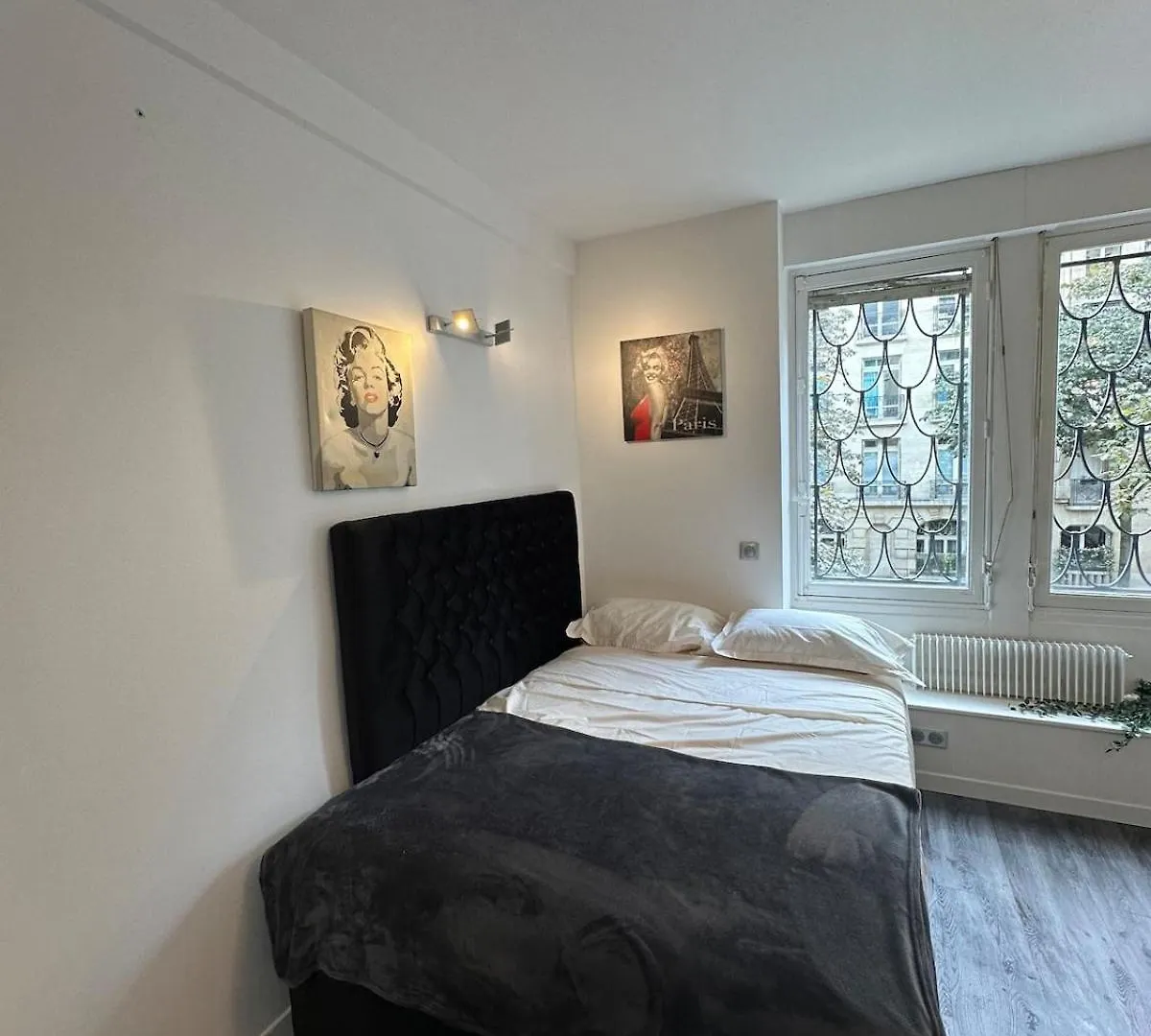 Beautiful Studio Paris Eiffel Tower Apartment