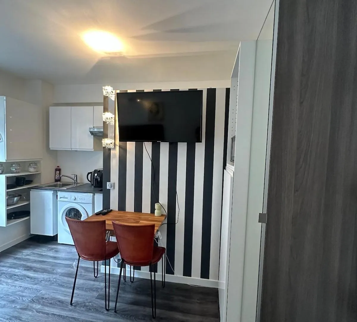 Beautiful Studio Paris Eiffel Tower Apartment